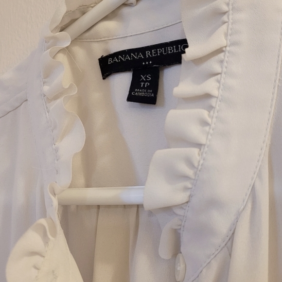 Frilled sleeveless blouse - Picture 3 of 3